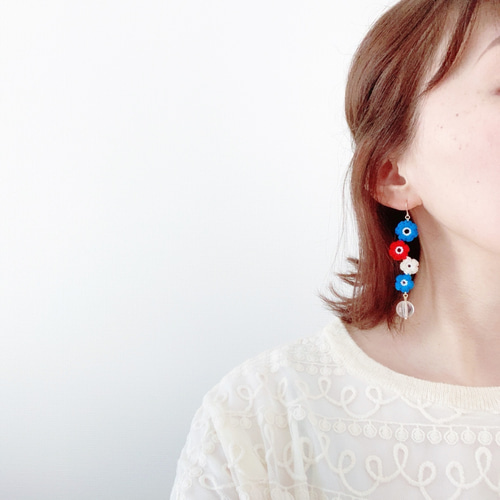 かぎ針編みピアス・イヤリング 「モリーの花レース」/ビビッド ピアス 