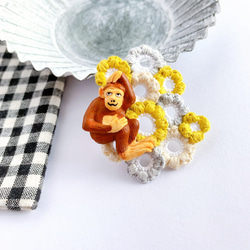 かぎ針編みブローチ/「猿と花」 4枚目の画像