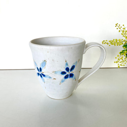 青い花のマグカップ　コーヒーカップ 1枚目の画像
