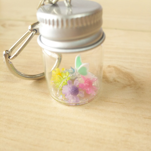 小瓶の中の蝶々 キーホルダー＊お花畑～ パステル グリーン 