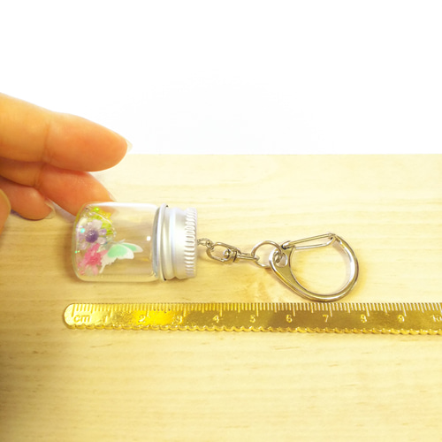 小瓶の中の蝶々 キーホルダー＊お花畑～ パステル グリーン 