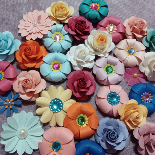 ペーパーフラワー詰め合わせ30個 葉30個+ｵﾏｹ付 クラフトパンチ 薔薇 花