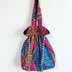 アフリカンバティック リバーシブル巾着バッグ（大） 1枚目の画像