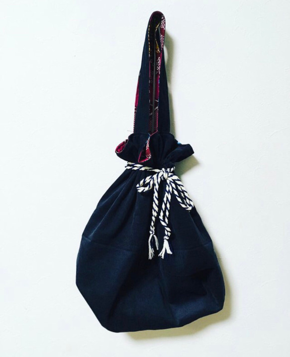 アフリカンバティック リバーシブル巾着バッグ（大） 2枚目の画像