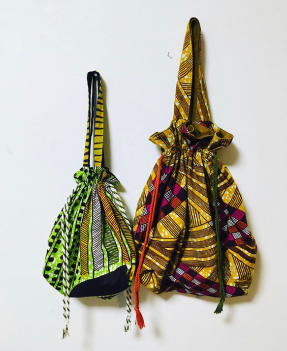 アフリカンバティック リバーシブル巾着バッグ（大） 5枚目の画像