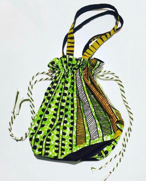 アフリカンバティック リバーシブル巾着バッグ（小） 2枚目の画像