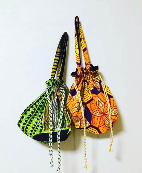 アフリカンバティック リバーシブル巾着バッグ（小） 3枚目の画像