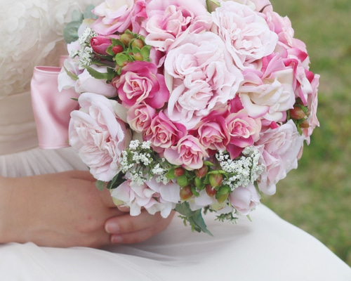 ピンクローズのラウンドブーケ〔ブートニア付〕ウェディングブーケ