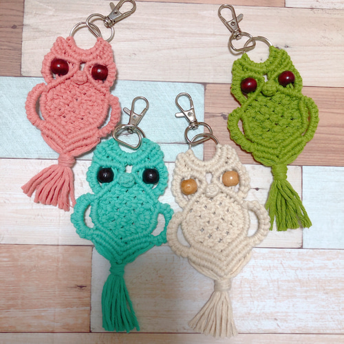 ふくろうのキーホルダー　ハンドメイド 編みぐるみ☆ふくろうキーホルダー☆c☆ | iichi 日々の暮らしを