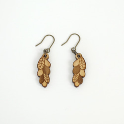 葉っぱの木製ピアス・イヤリング（ディスプレイスタンド付） 4枚目の画像
