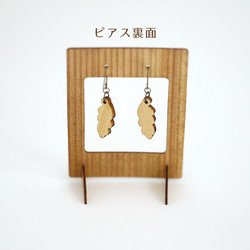葉っぱの木製ピアス・イヤリング（ディスプレイスタンド付） 6枚目の画像