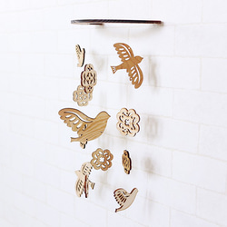 壁にかけられる木のモビール（鳥とクローバー） 5枚目の画像