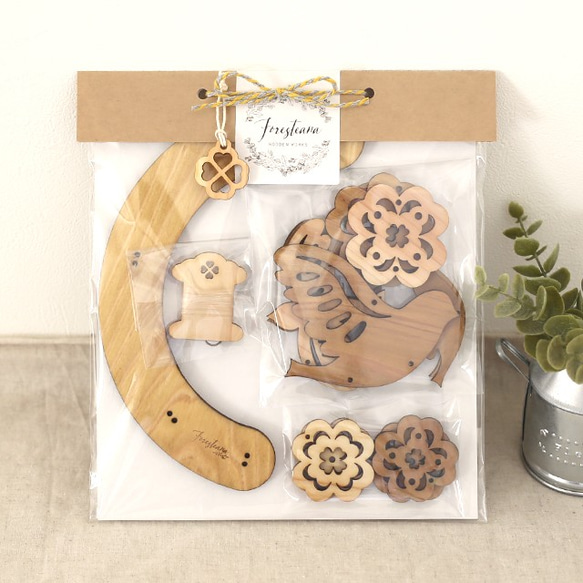 壁にかけられる木のモビール（鳥とクローバー） 7枚目の画像