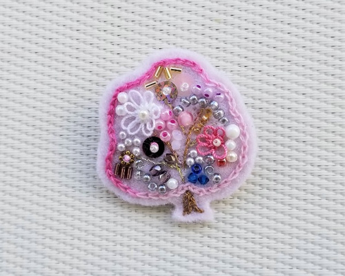 ビーズ刺繍のブローチ《桜の木》 ブローチ はるじおん 通販