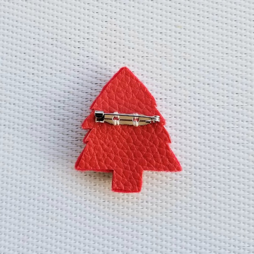 ビーズ刺繍のブローチ《クリスマスツリー C》 ブローチ はるじおん 