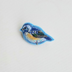 ビーズ刺繍のブローチ《青い鳥》 1枚目の画像
