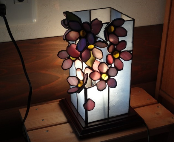 ◆一点物◆～桜がかわいい、ステンドグラスのランプシェード～ 4枚目の画像