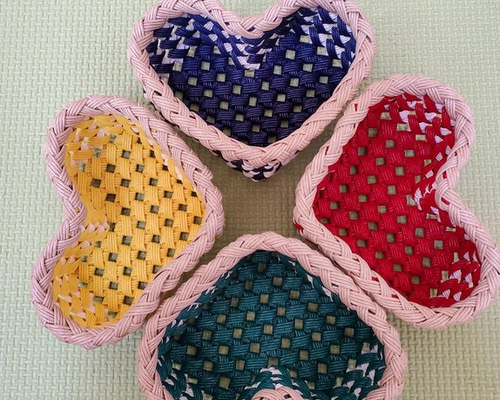 虹色ハート♥️の幸せ四つ葉(エコクラフト／紙バンド) その他ケース