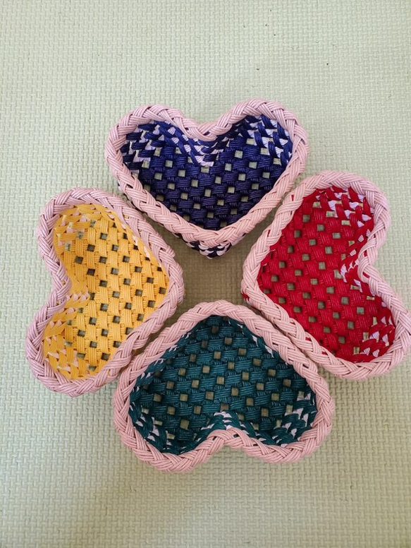 虹色ハート♥️の幸せ四つ葉(エコクラフト／紙バンド) その他ケース