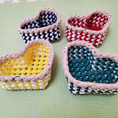 虹色ハート♥️の幸せ四つ葉(エコクラフト／紙バンド) その他ケース