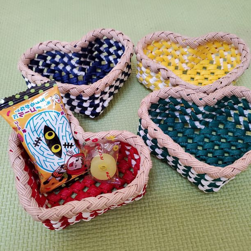 虹色ハート♥️の幸せ四つ葉(エコクラフト／紙バンド) その他ケース