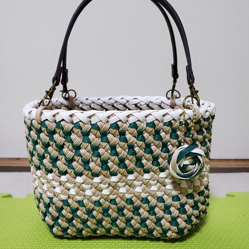 ♥️大特価♥️緑のミニ花結びバッグ(エコクラフト) かごバッグ