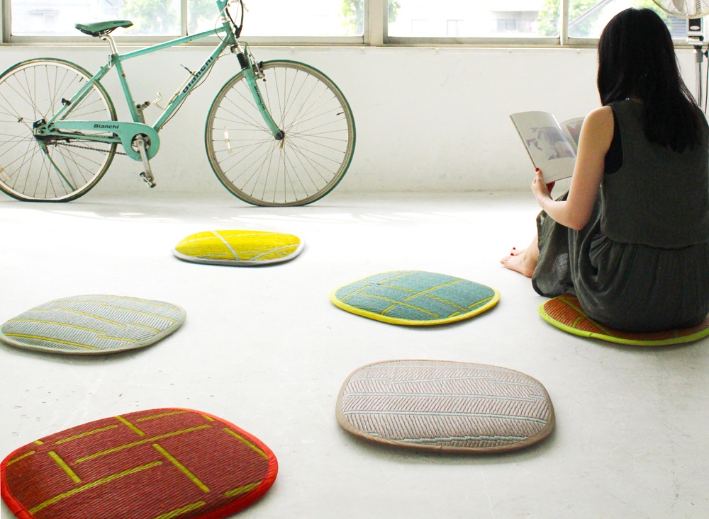 ２枚セット：OTO い草（シートクッションL）国産 畳 座布団 車用 車 ござ 抗菌 消臭 おしゃれ デザイン カラフル