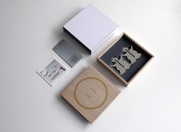 スモウレスラー（２個入）：箸置き　カトラリーレスト　相撲　カード立て　ペンホルダー　錫　出産祝い　ギフト　能作 3枚目の画像