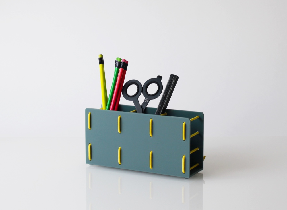 SEW：ペンスタンド（ソウ・アクリル・紐・ステーショナリー）