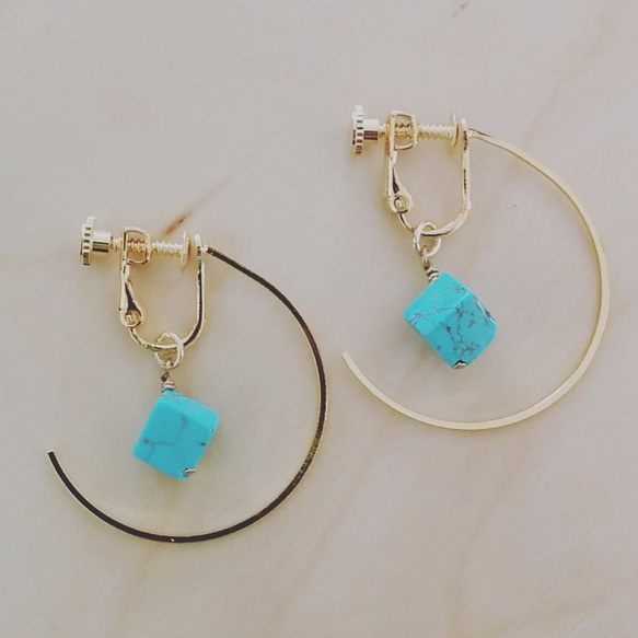 turquoise cube earring 1枚目の画像