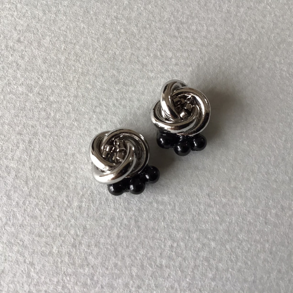 silver×black flower pierce / イヤリング対応可 L'ARC 2枚目の画像