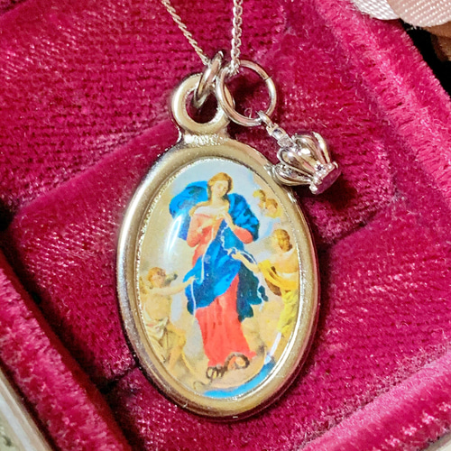 18金マリア様ネックレス♡星の模様の中にダイヤが入っています。
