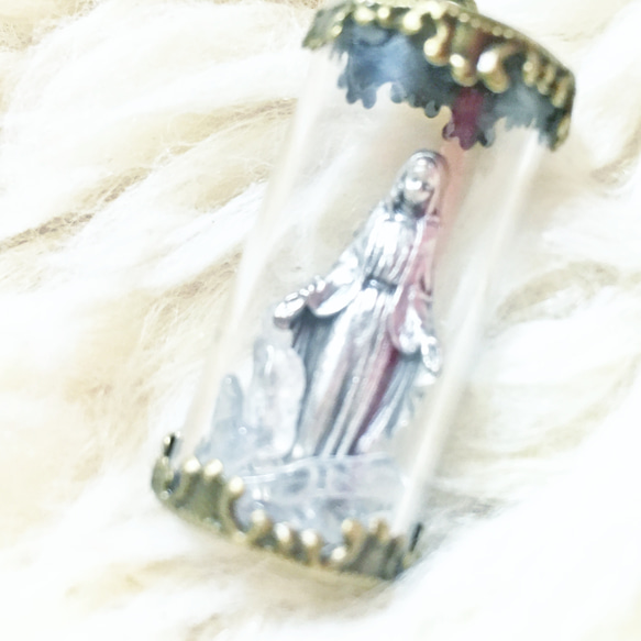 無原罪のマリア様と水晶のお守りガラスボトルネックレス 2枚目の画像