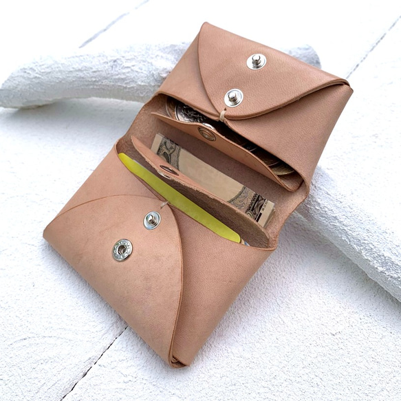 “免運費” Nume 皮革 [由摺紙製成的美麗輪廓的終極緊湊型錢包] 以美麗的糖果色生長的無粉底皮革 第1張的照片