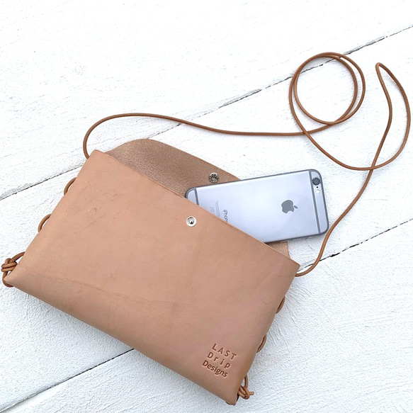 革のショルダーバッグ　プルアップ革　個性派Design 革のショルダーバッグ プルアップ革 個性派Design