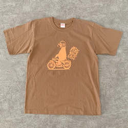 【Mサイズ数量&色限定SALE】新作WEEK2021　くまさんバイクに乗って旅に出る　オレンジ　半袖Tシャツ 1枚目の画像