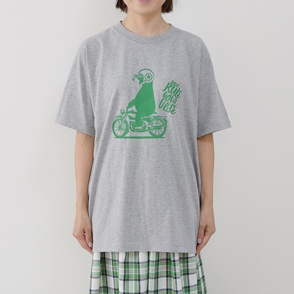 【Mサイズ数量&色限定SALE】新作WEEK2021　くまさんバイクに乗って旅に出る　オレンジ　半袖Tシャツ 3枚目の画像