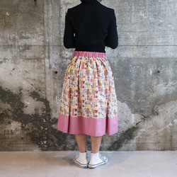 ブティック柄　フレアスカート　カラフル　薄小豆系　ふんわりスカート　ウェストゴム 3枚目の画像
