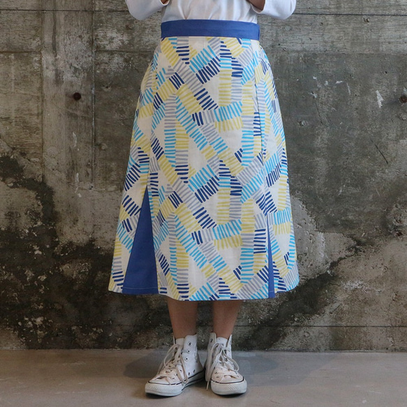 裾切替　手書きライン柄　　青系　Aラインスカート　ウェストゴム 5枚目の画像