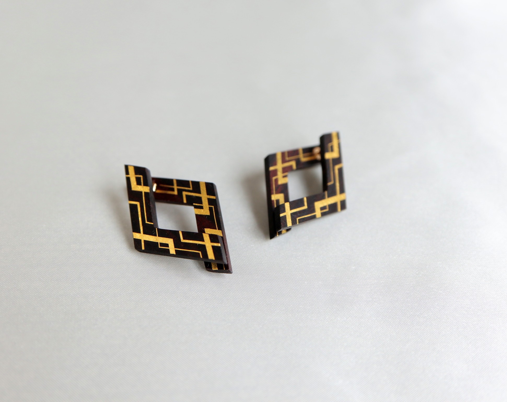伝統工芸截金ピアス《交》komogomo