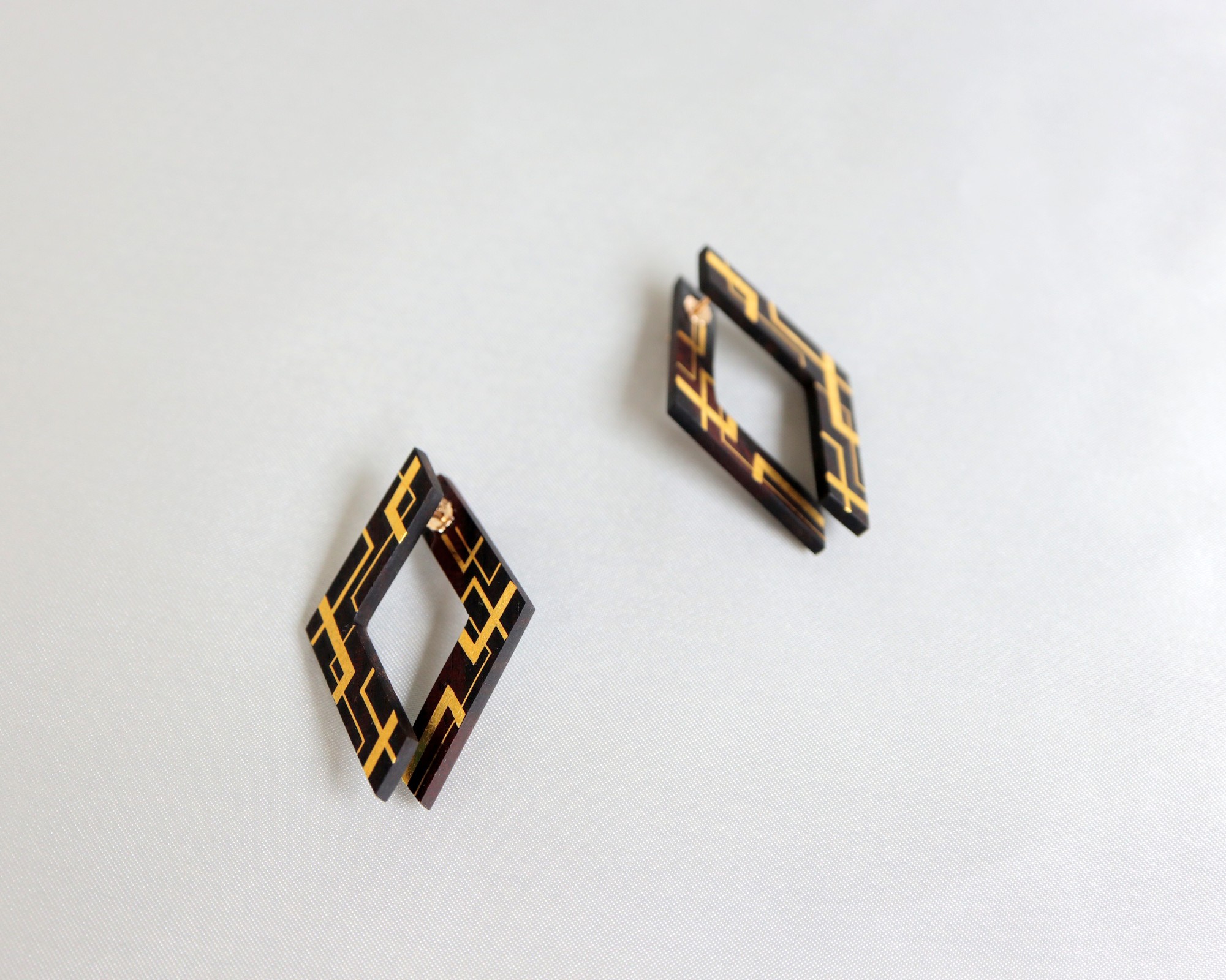伝統工芸截金ピアス《交》komogomo