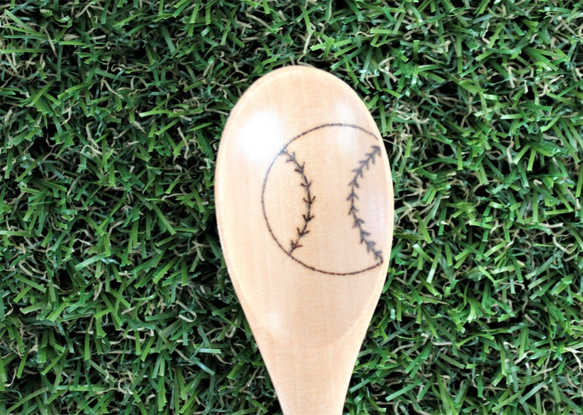 野球ボール柄　　木製スプーン　名入れもします♪ 1枚目の画像