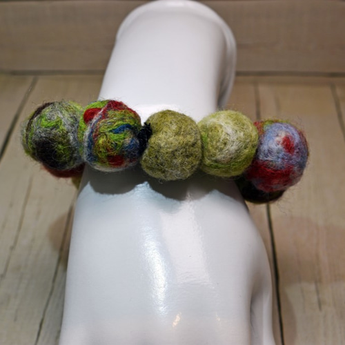 マーブル羊毛フェルトボールのシュシュ♡ヘアゴム♡ポンポン♡グリーン  