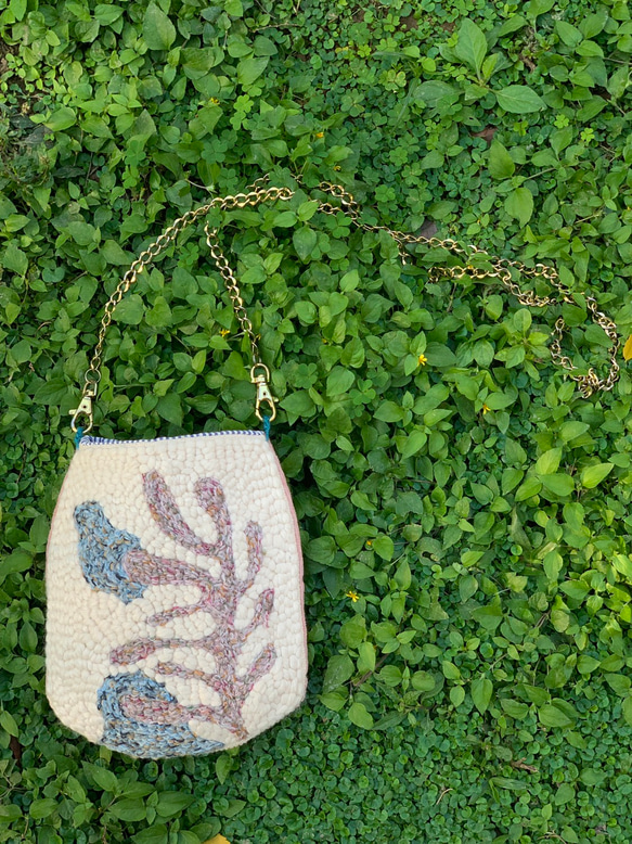 サンゴ刺繡サイドバックポーチ/ハンドメイドバッグ/パンチニードル
