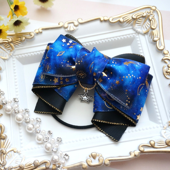 宇宙柄ゴールドホイルのカノンリボン【星チャーム付】 ヘアゴム
