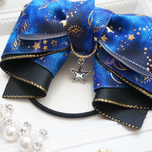 宇宙柄ゴールドホイルのカノンリボン【星チャーム付】 ヘアゴム