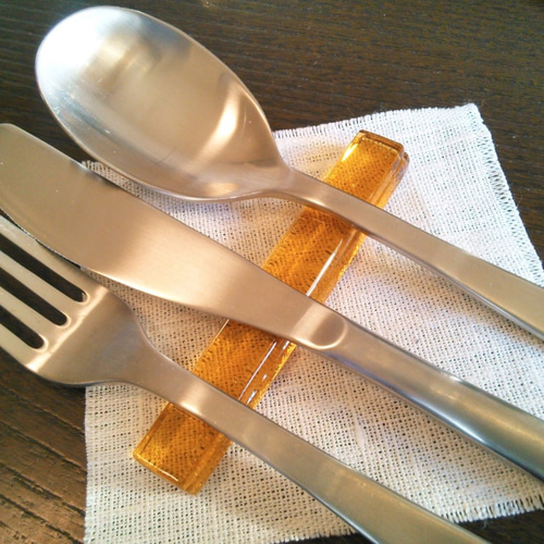カトラリーレスト（ガラス）ライトアンバー 箸・箸置き ひつじ工房