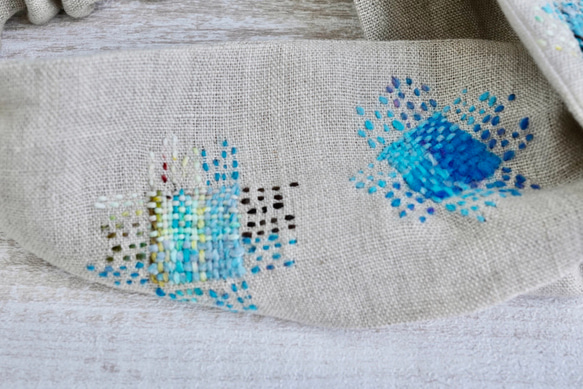 ダーニング刺繍を施したクロスヘアダーバン✳︎初夏の青 4枚目の画像