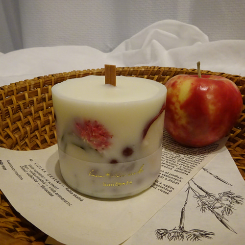 受注制作】灯すとパチパチ音がするリンゴと千日紅のソイボタニカル  