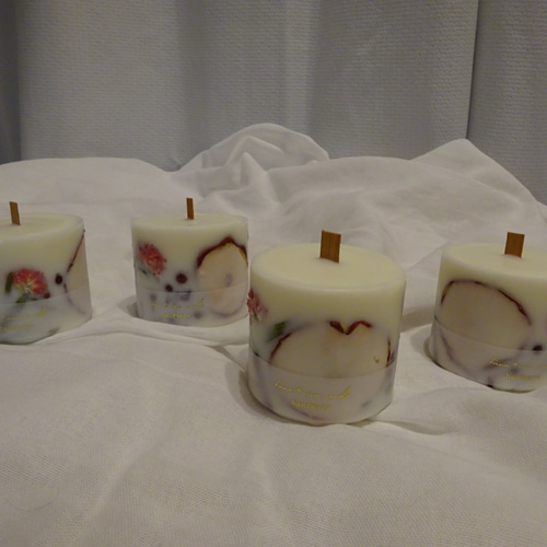 受注制作】灯すとパチパチ音がするリンゴと千日紅のソイボタニカル  